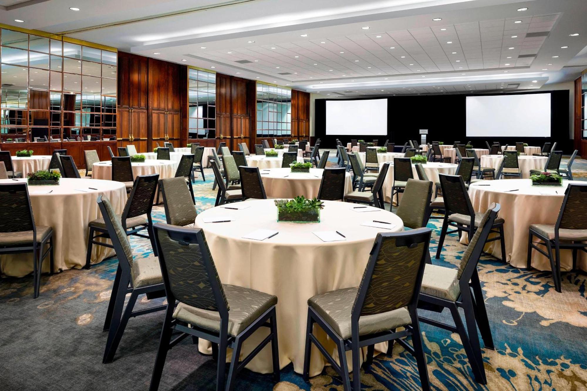 The Westin Harbour Castle, Toronto Hotel Exterior photo